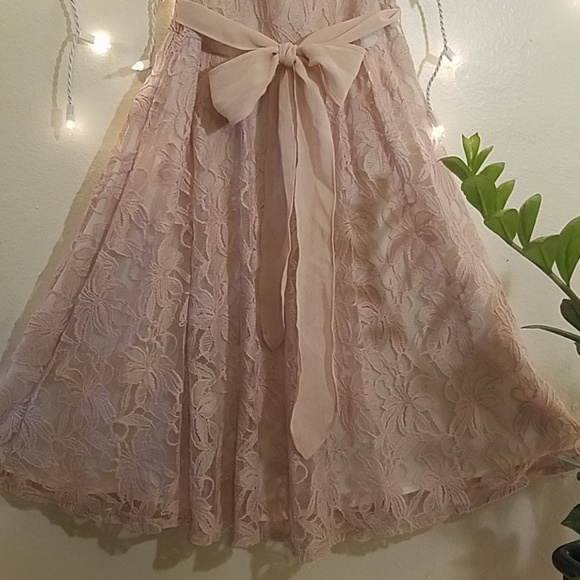 Never worn cream floral lace dress - Picture 2 of 6